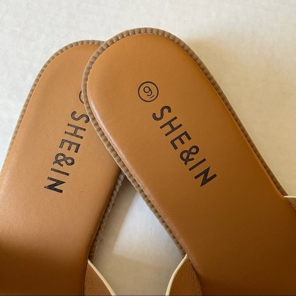 𝅺SHEIN slides, size 9 - Picture 4 of 5
